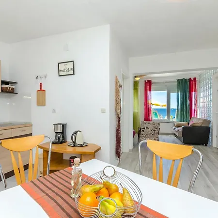 Mezaroca 로고즈니차