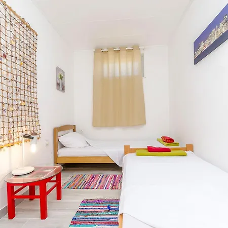 Mezaroca 로고즈니차