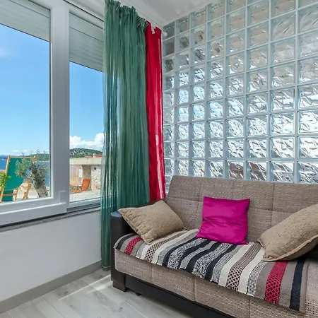 Mezaroca 로고즈니차