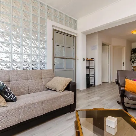 Mezaroca 아파트 로고즈니차